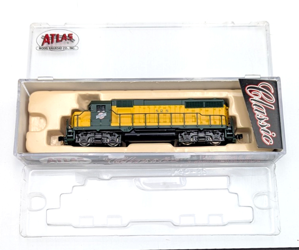 Atlas Classic 46503 GP-35 #828 Chicago & North Western Diesel Locomotive N Gauge